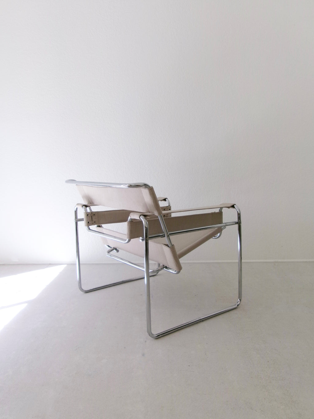ETUDE No. 01 Canvas Chair