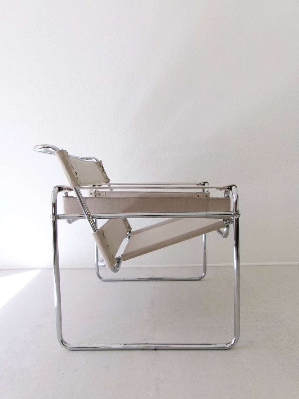 ETUDE No. 01 Canvas Chair