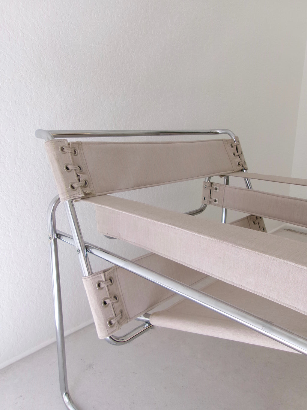 ETUDE No. 01 Canvas Chair