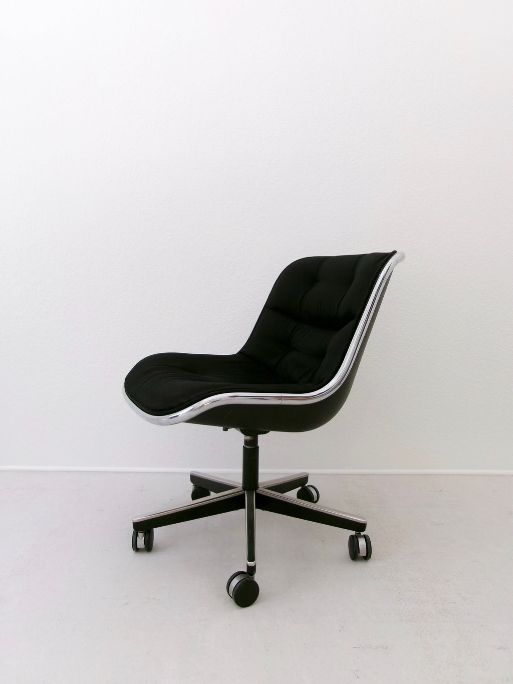 Vintage Knoll Pollock Executive Swivel Chair in Black Upholstery