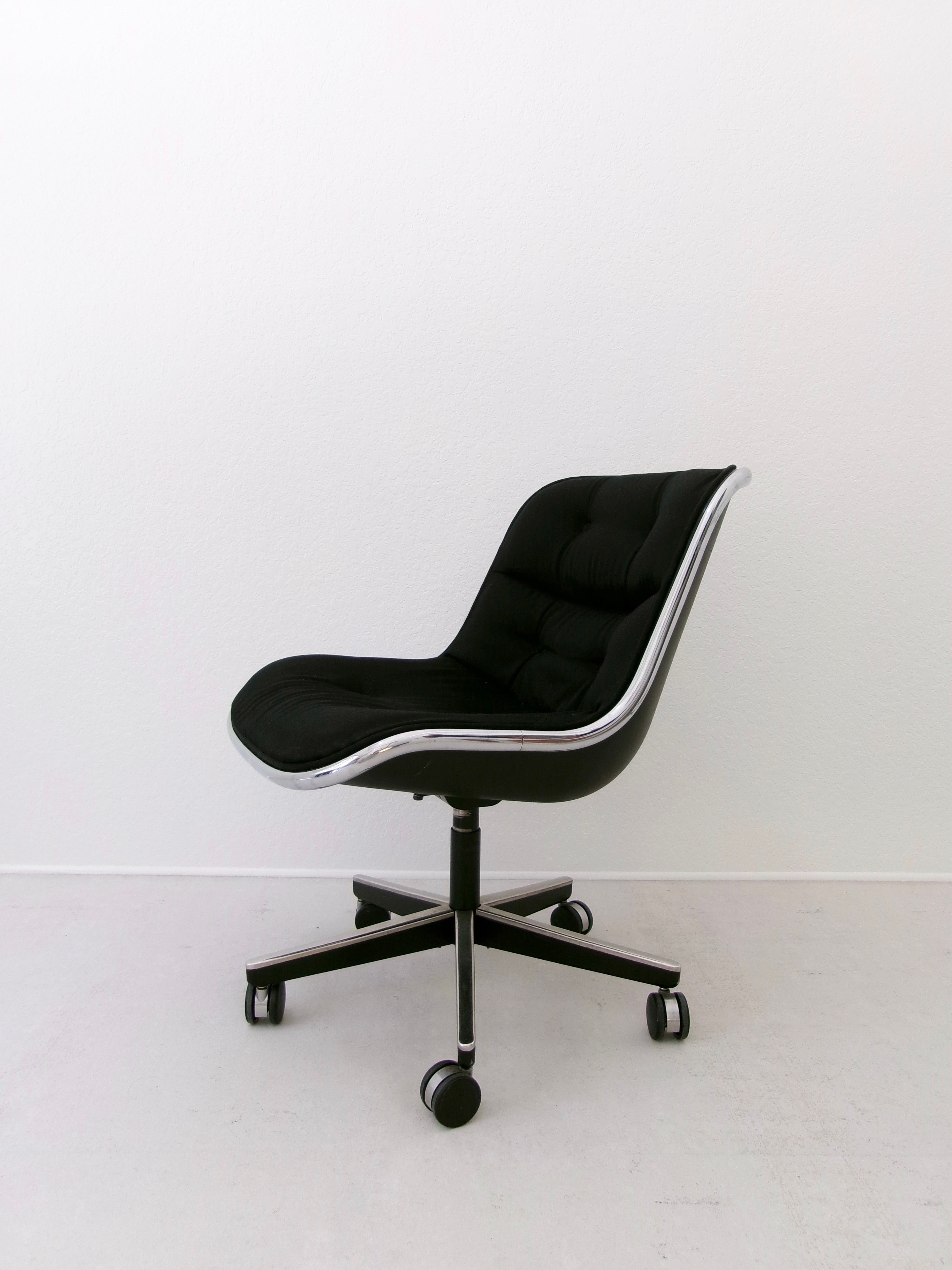 Vintage Knoll Pollock Executive Swivel Chair in Black Upholstery