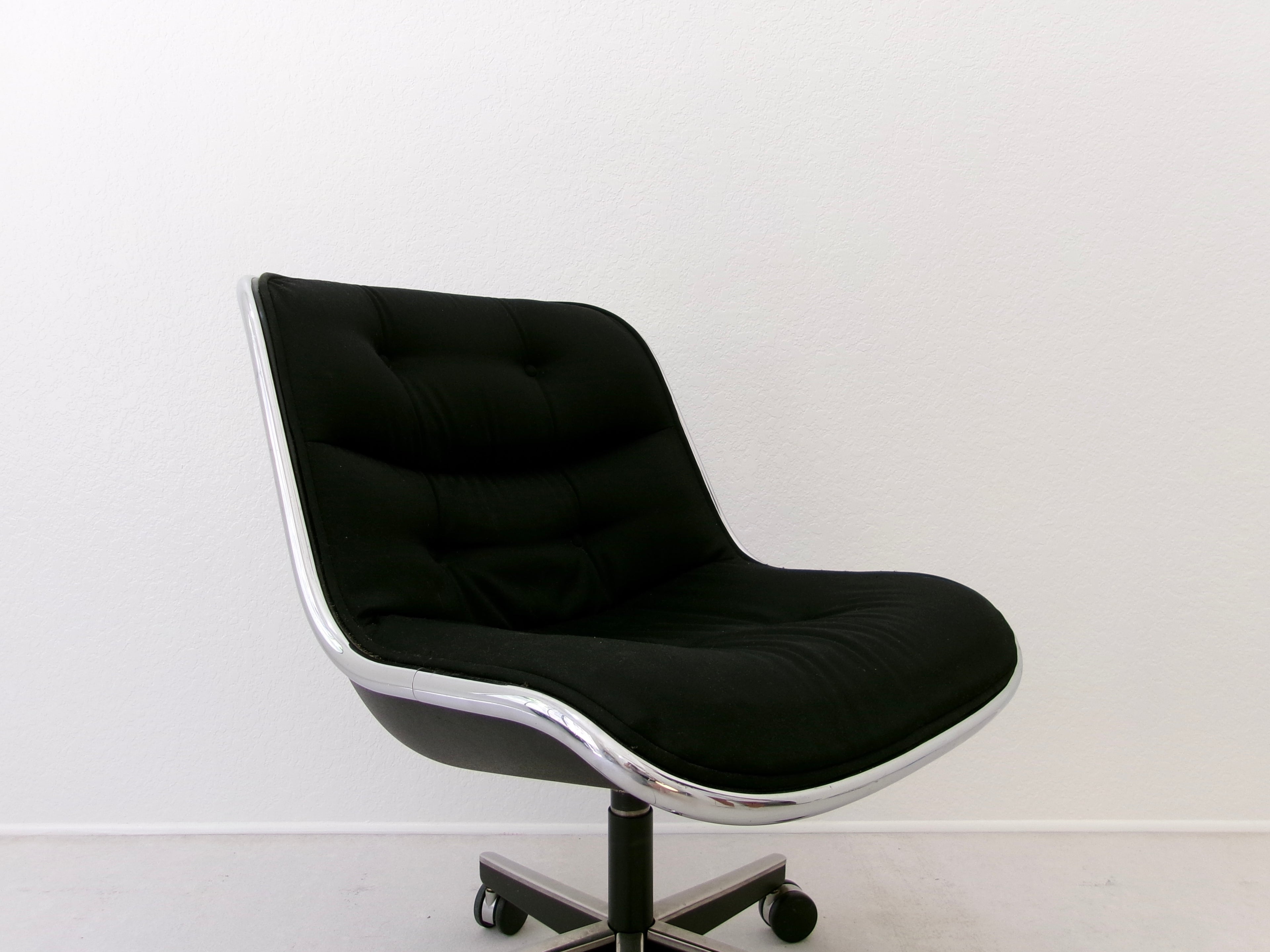 Vintage Knoll Pollock Executive Swivel Chair in Black Upholstery