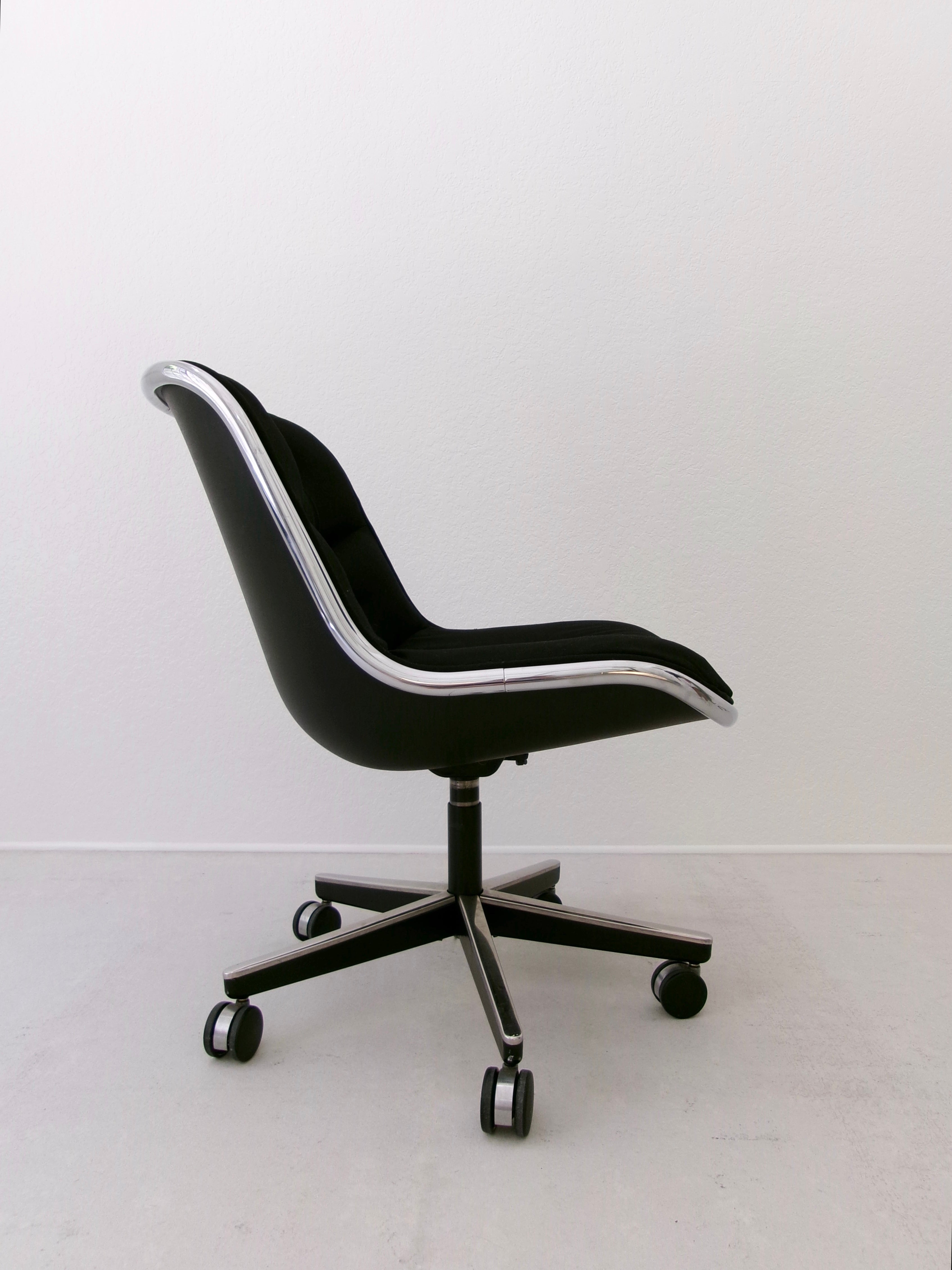 Vintage Knoll Pollock Executive Swivel Chair in Black Upholstery