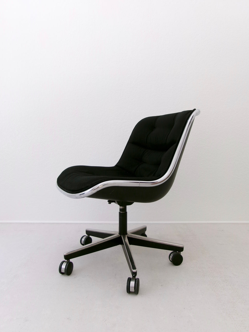 Vintage Knoll Pollock Executive Swivel Chair in Black Upholstery