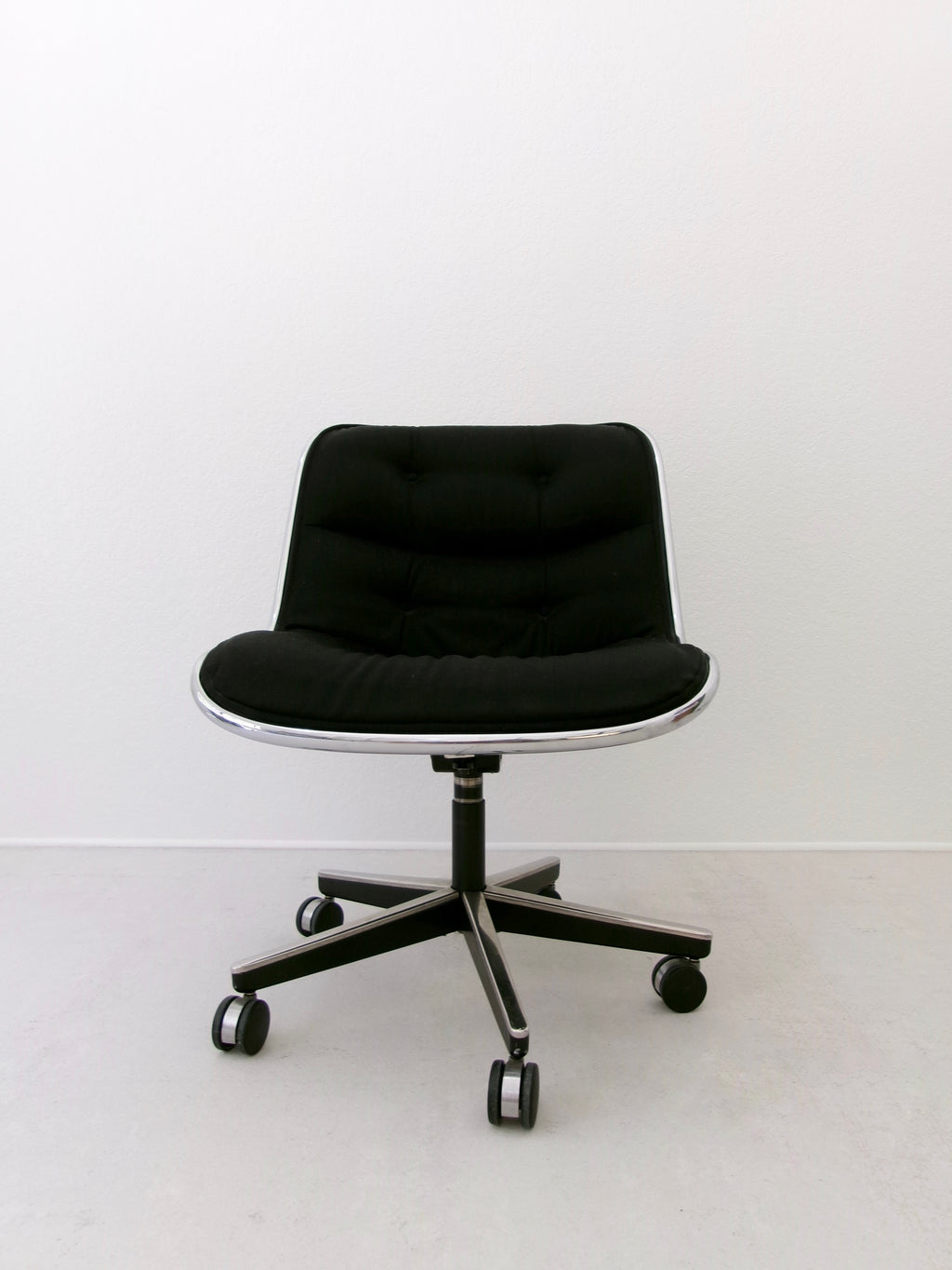 Vintage Knoll Pollock Executive Swivel Chair in Black Upholstery